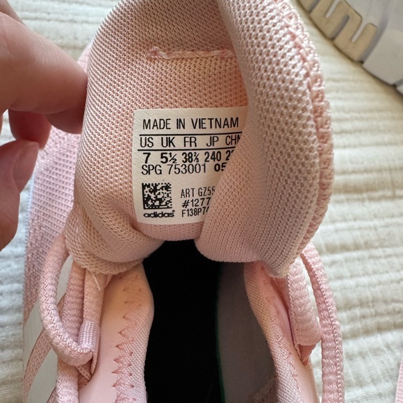 Salmon Adidas running shoes - Picture 2 of 4